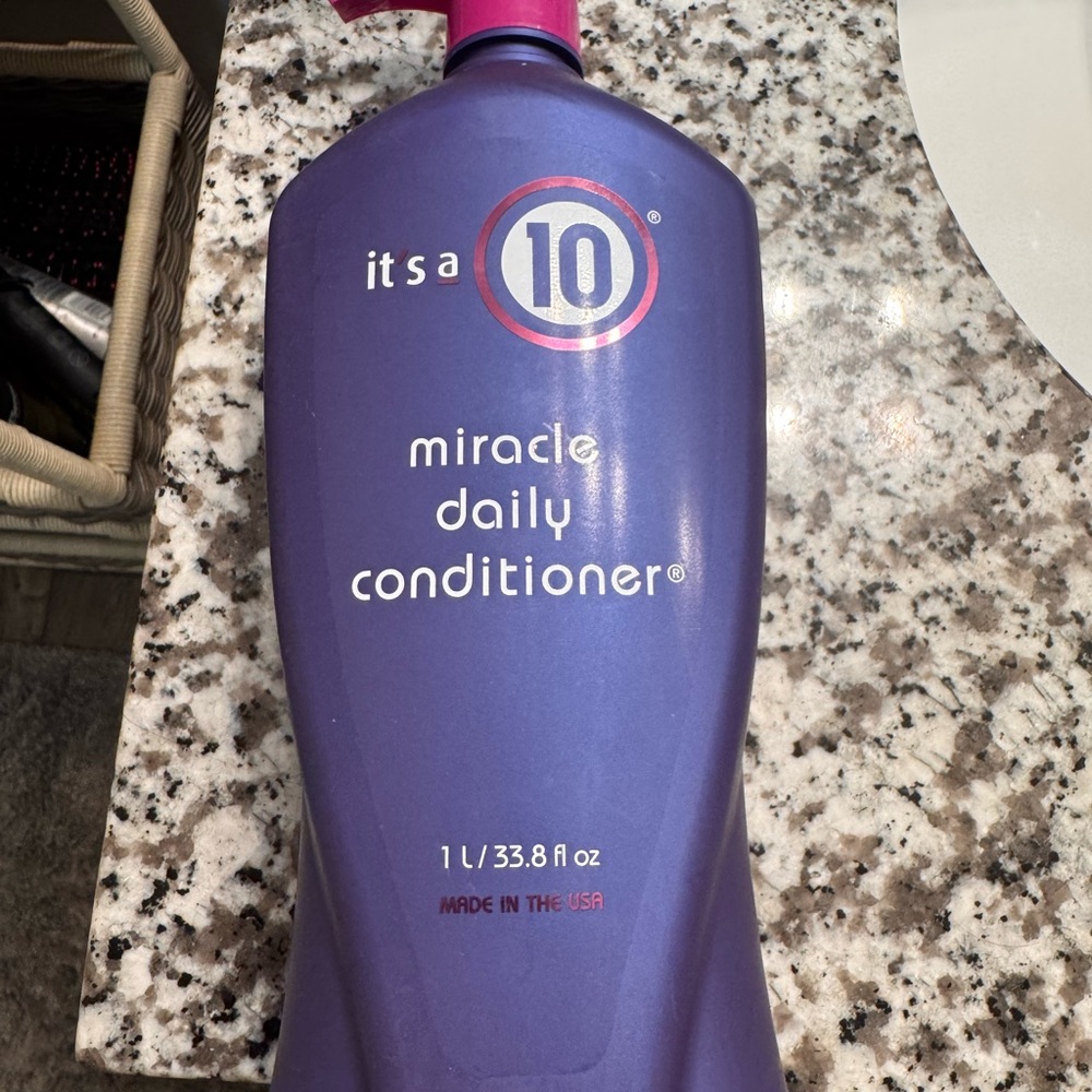 It's a 10 Miracle Daily Conditioner 1L